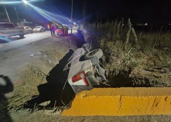 Tres personas heridas tras impactante vuelco en Santa Lucía: Bebé se salvó de milagro