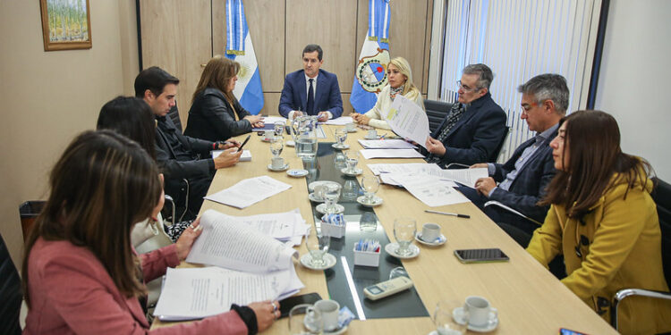 Diputados: Comisión de Legislación y Asuntos Constitucionales se reunió para analizar y estudiar proyectos