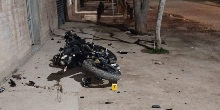 Trágico accidente: Motociclista murió en San Juan tras chocar contra un poste