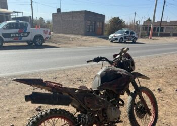 Gravísimo: Motociclista embistió a tres peatones tras una discusión en 25 de Mayo