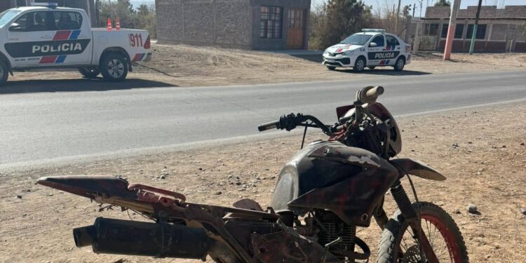Gravísimo: Motociclista embistió a tres peatones tras una discusión en 25 de Mayo