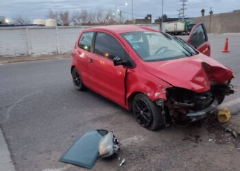 Una mujer con graves lesiones tras impactante vuelco en la Circunvalación