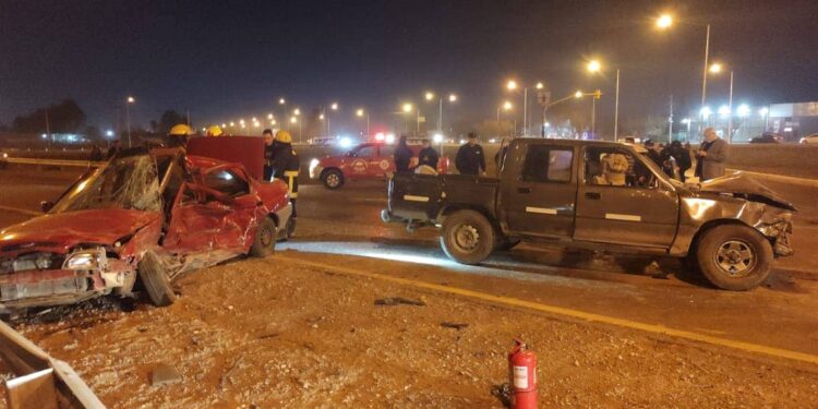 Grave Accidente en el Monumento al Gaucho: Ambos conductores en grave estado