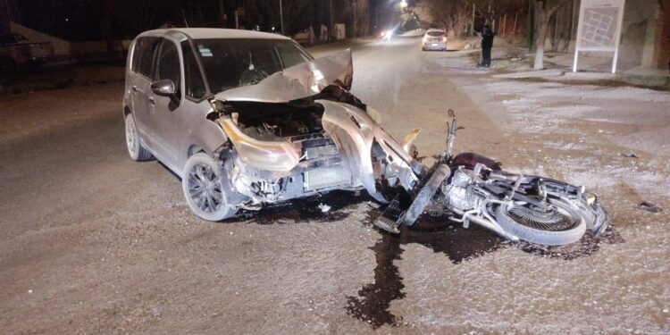 Grave accidente de tránsito en Pocito dejó a dos personas internadas