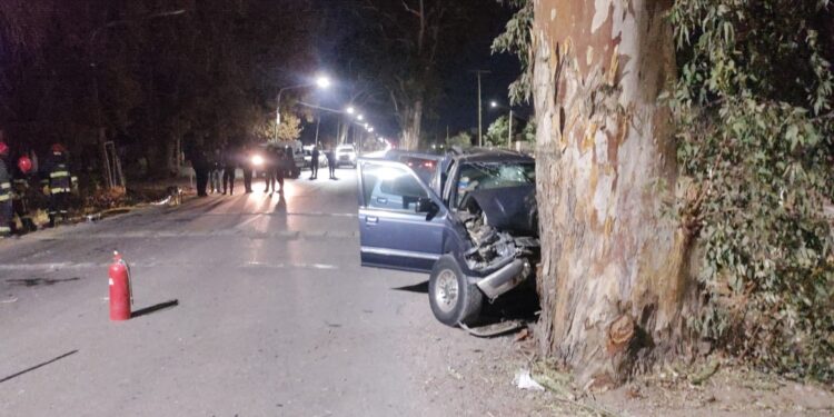 Dolor en Santa Lucía: Identifican al joven que murió al estrellarse contra un árbol