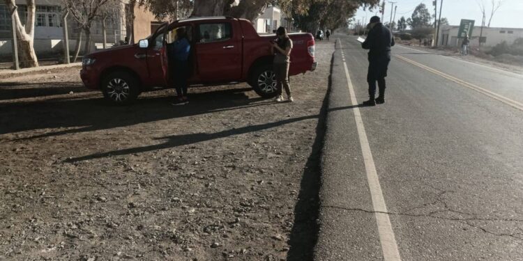 Motociclista herida al chocar con una camioneta que ingresaba a la Ruta 295
