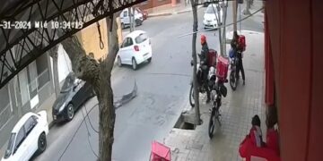 Chocaron dos autos en pleno centro de la ciudad