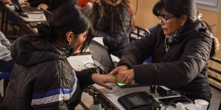 El Ministerio de Gobierno aterriza con su operativo para los vecinos en San Martín