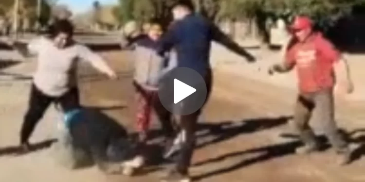 VIDEO: Rebencazos, piñas y patadas a un ladrón que robó una garrafa y un parlante