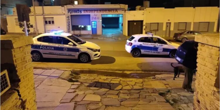 Un niño de tres años murió en un incendio: su mamá lo dejó solo en la casa