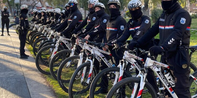 Mendocinos detenidos tras robar un celular a una joven en el interior de un colectivo