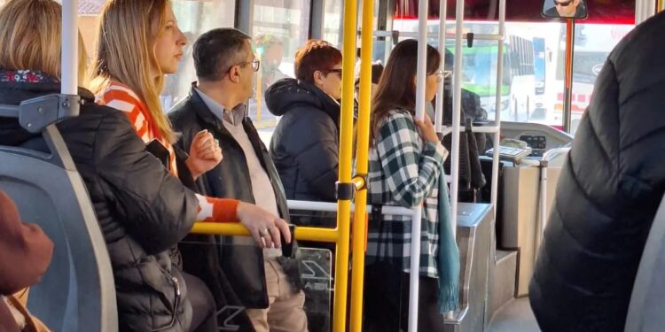 La Ministra de Gobierno estuvo inspeccionando el estado de los colectivos de la Red Tulum