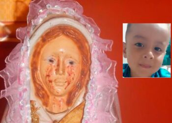 Rezaban por la aparición de Loan y la Virgen lloró lágrimas de sangre