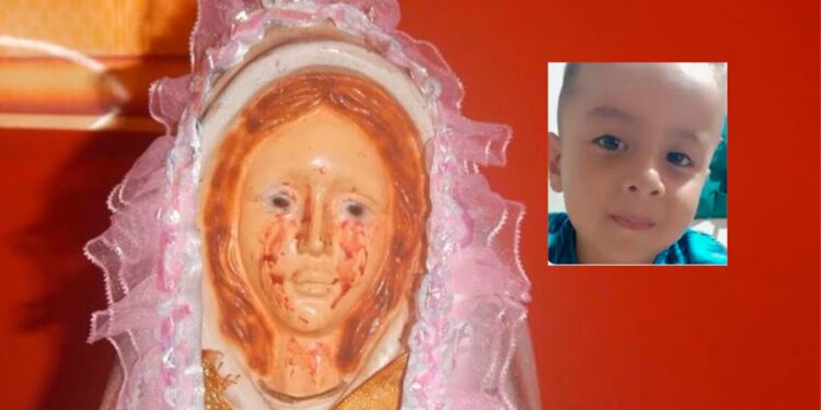 Rezaban por la aparición de Loan y la Virgen lloró lágrimas de sangre