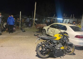 Maniobra imprudente de un remis en Chimbas deja a dos motociclistas heridos