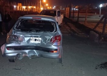 Accidente múltiple en Rawson: Tres vehículos involucrados y una mujer herida