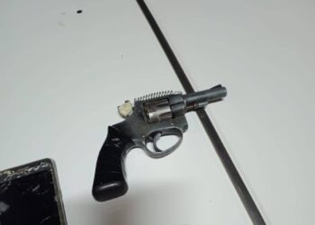 A punta de pistola le robó la mochila a una menor en Rawson y fue detenido