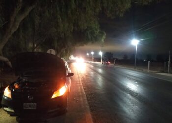 Abrieron un bache que atraviesa toda la Ruta 20 y un hombre casi se mata