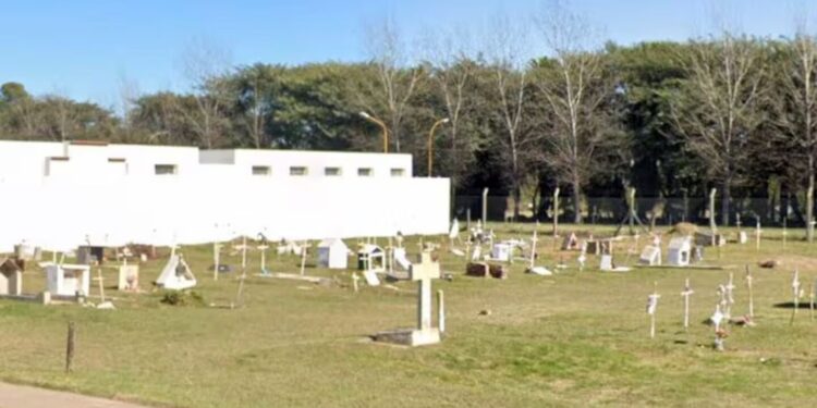 Robó un cuerpo del cementerio y le cortó los dedos: Creen fue para brujería