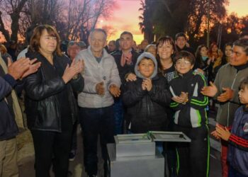 Daniela Rodríguez inauguró iluminación LED en un importante sector de Chimbas