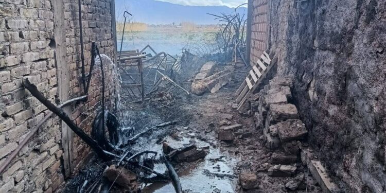 Incendio en Pocito arrasó con seis viviendas debido al Viento Zonda en San Juan