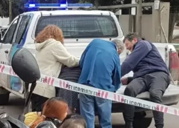 Conmoción: discutió por un estacionamiento, le dispararon y murió en la calle