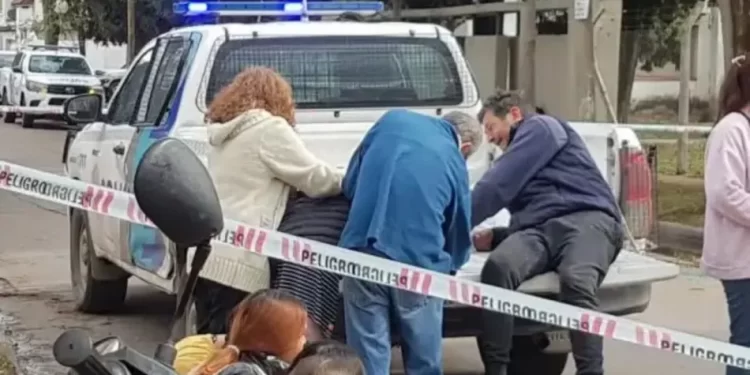 Conmoción: discutió por un estacionamiento, le dispararon y murió en la calle