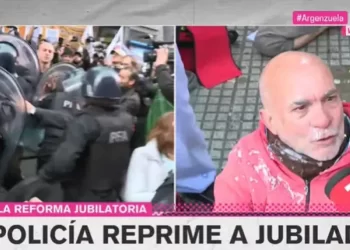 Violenta represión a jubilados que protestan contra el veto de Javier Milei
