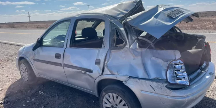 Un hombre pelea por su vida tras un vuelco en la Ruta 20: Hay tres personas heridas