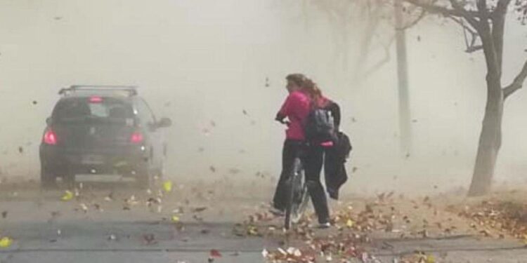 Alerta Amarilla: Un fuerte Viento Zonda afectará San Juan este lunes