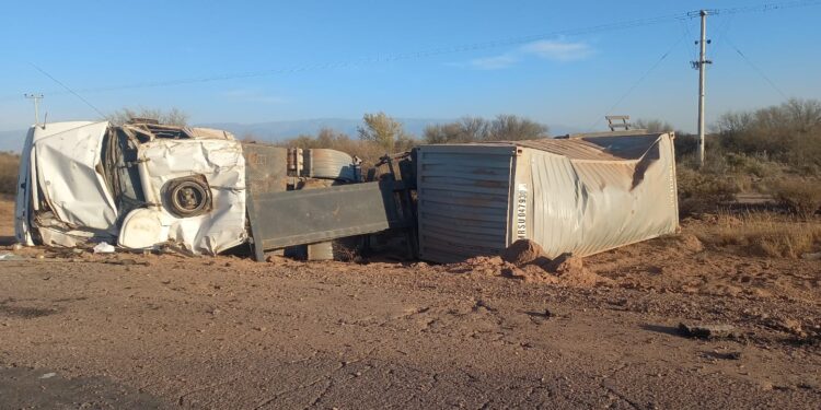 Tragedia en Ruta 141: camión vuelca y deja una víctima fatal en Bermejo, Caucete