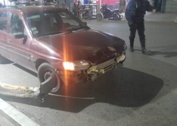 Auto realizó peligroso giro en U y provoca un triple choque en Rawson