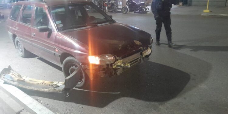 Auto realizó peligroso giro en U y provoca un triple choque en Rawson