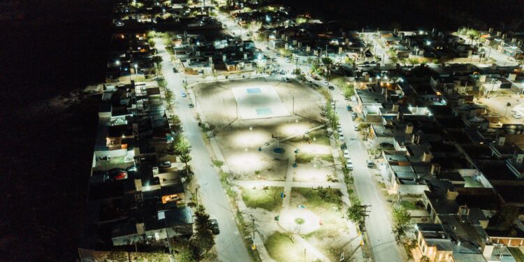 Luminarias LED ya iluminan tres nuevos barrios de Rawson