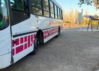 Conmoción en la Ruta 20: Falleció un anciano arriba de un colectivo