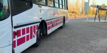 Conmoción en la Ruta 20: Falleció un anciano arriba de un colectivo