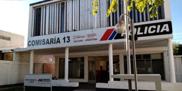 Alumnos de un colegio sanjuanino golpearon y quemaron a un compañero