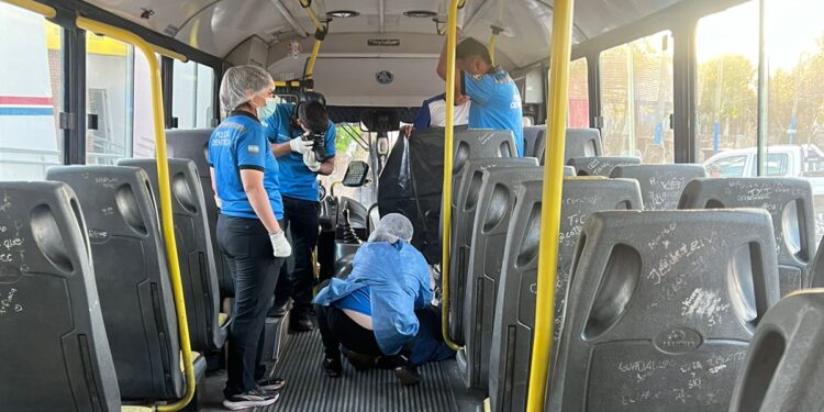 Conmoción en la Ruta 20: Falleció un anciano arriba de un colectivo