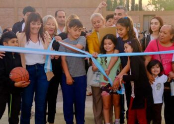 Chimbas inauguró un nuevo playón deportivo para fortalecer la comunidad