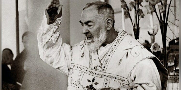 Hoy es el día de San Pío de Pietrelcina, quien recibió los estigmas de Cristo