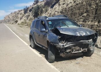 Conductor sale ileso tras esquivar a un guanaco y chocar con un cerro en Valle Fértil