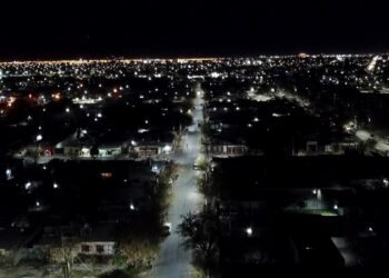 Villa Rojas se iluminó con nuevas luminarias LED en el aniversario de Rawson