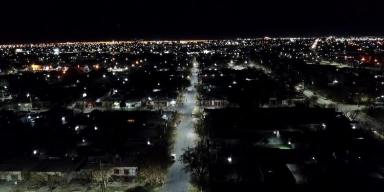 Villa Rojas se iluminó con nuevas luminarias LED en el aniversario de Rawson