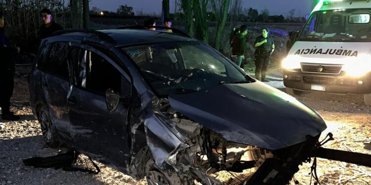 Violento vuelco en Pocito: Hay dos heridos de gravedad, el conductor estaba ebrio