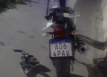 Camioneta y moto protagonizan accidente en Rawson: Un herido con traumatismo