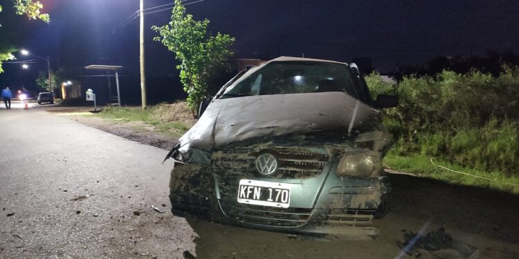 Impactante vuelco: una mujer fue hospitalizada tras perder el control de su auto