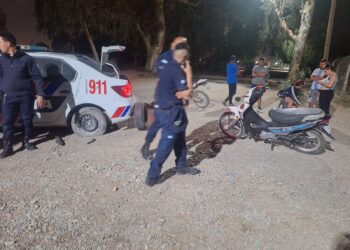 Persecución policial termina en accidente: Violento choque entre patrullero y moto