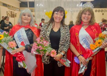 Coronan a Gladys Sánchez como la nueva Reina del Adulto Mayor de Chimbas