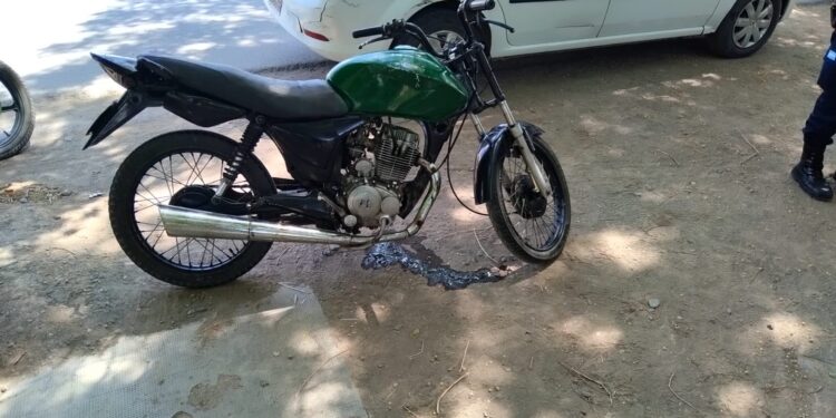 Grave accidente en Caucete entre una moto y un auto deja a dos personas heridas