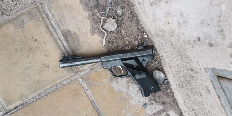 Detienen a dos hombres en Chimbas tras violento intento de robo con un arma